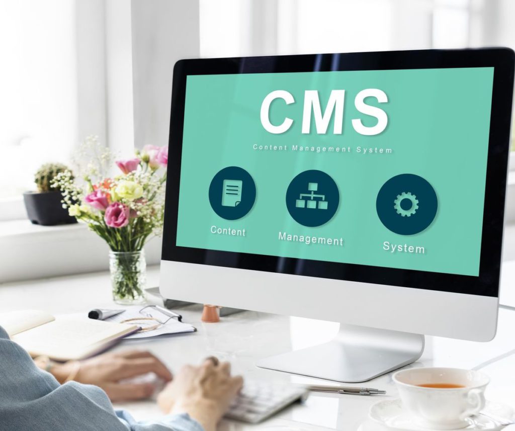 An image showing a screen with the CMS acronym.